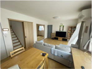 安曇野市豊科、中古一戸建ての居間画像です