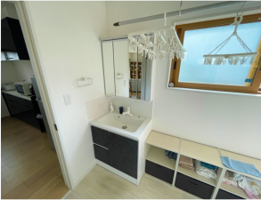 安曇野市豊科、中古一戸建ての洗面画像です