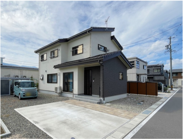 安曇野市豊科、中古一戸建ての外観画像です