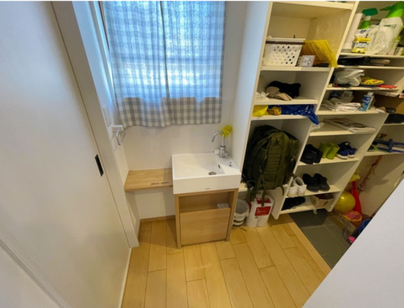 安曇野市豊科、中古一戸建ての玄関画像です