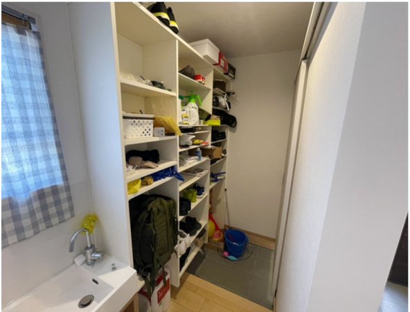 安曇野市豊科、中古一戸建ての玄関画像です