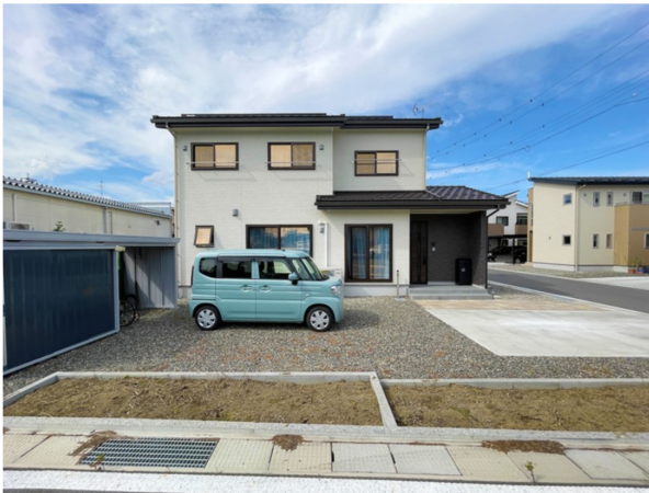 安曇野市豊科、中古一戸建ての外観画像です