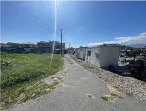 松本市大字島内、土地の前面道路を含む現地写真画像です