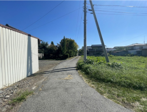 松本市大字島内、土地の前面道路を含む現地写真画像です