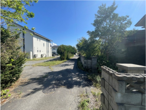 松本市大字島内、土地の前面道路を含む現地写真画像です