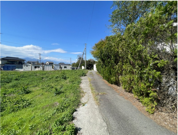 松本市大字島内、土地の前面道路を含む現地写真画像です