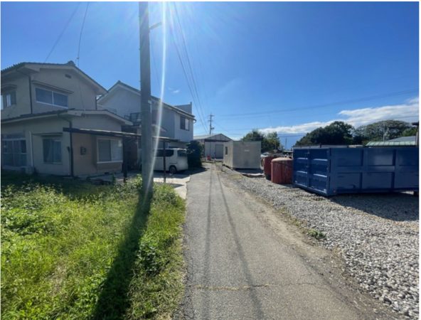 松本市大字島内、土地の前面道路を含む現地写真画像です