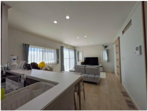 塩尻市大字広丘、中古一戸建ての居間画像です