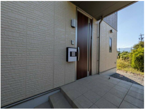 塩尻市大字広丘、中古一戸建ての玄関画像です