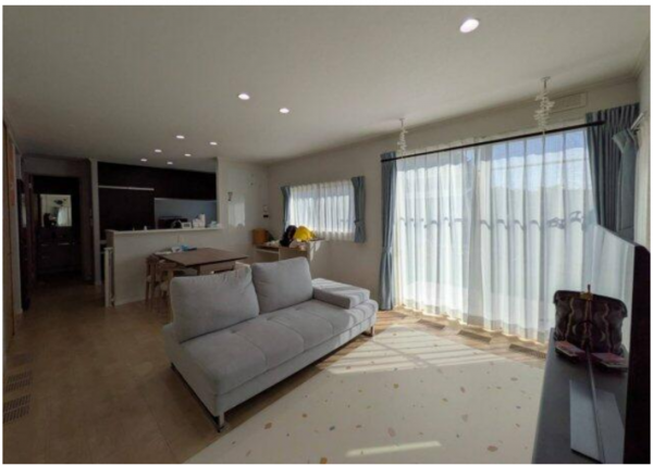 塩尻市大字広丘、中古一戸建ての居間画像です