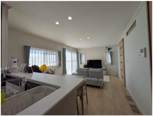 塩尻市大字広丘、中古一戸建ての居間画像です