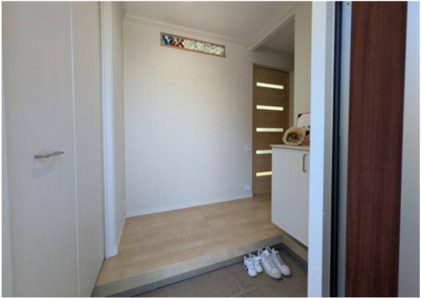 塩尻市大字広丘、中古一戸建ての玄関画像です