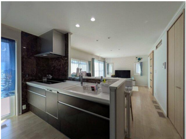 塩尻市大字広丘、中古一戸建てのキッチン画像です