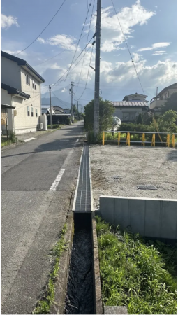 安曇野市穂高、土地の前面道路を含む現地写真画像です