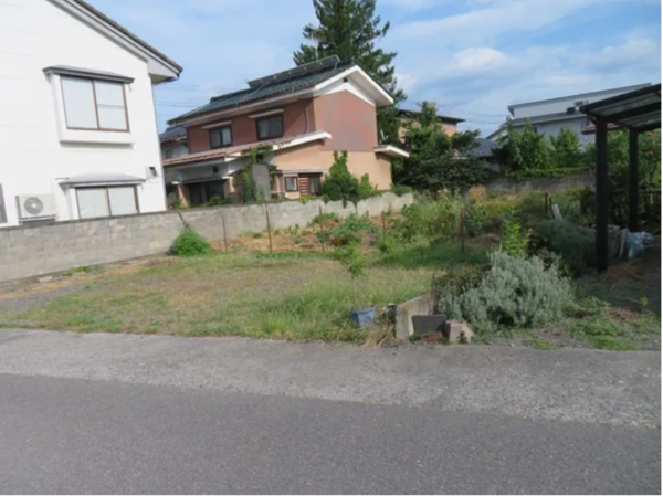 安曇野市穂高、土地の前面道路を含む現地写真画像です