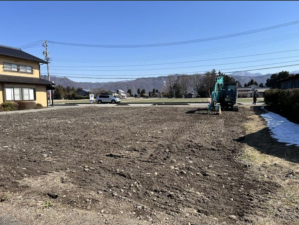 安曇野市豊科、土地の前面道路を含む現地写真画像です