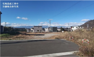 松本市大字里山辺、土地の前面道路を含む現地写真画像です