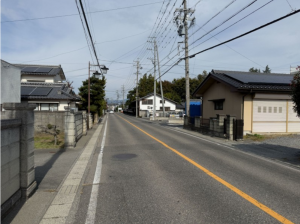 松本市出川、土地の前面道路を含む現地写真画像です