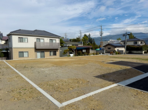 松本市出川、土地の前面道路を含む現地写真画像です