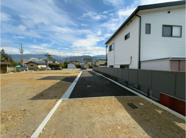 松本市出川、土地の前面道路を含む現地写真画像です