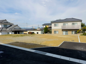 松本市出川、土地の前面道路を含む現地写真画像です