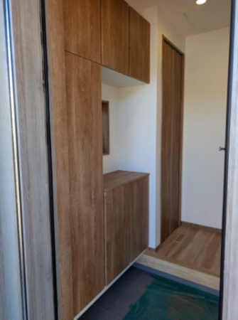 松本市大字里山辺、新築一戸建ての玄関画像です