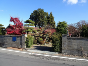 塩尻市大字宗賀、中古一戸建ての前面道路を含む現地写真画像です