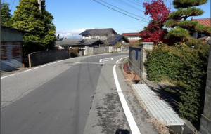 塩尻市大字宗賀、土地の前面道路を含む現地写真画像です