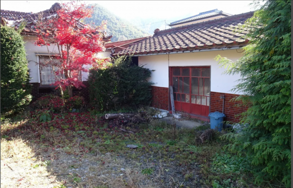 塩尻市大字宗賀、土地の前面道路を含む現地写真画像です