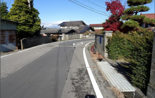 塩尻市大字宗賀、土地の前面道路を含む現地写真画像です