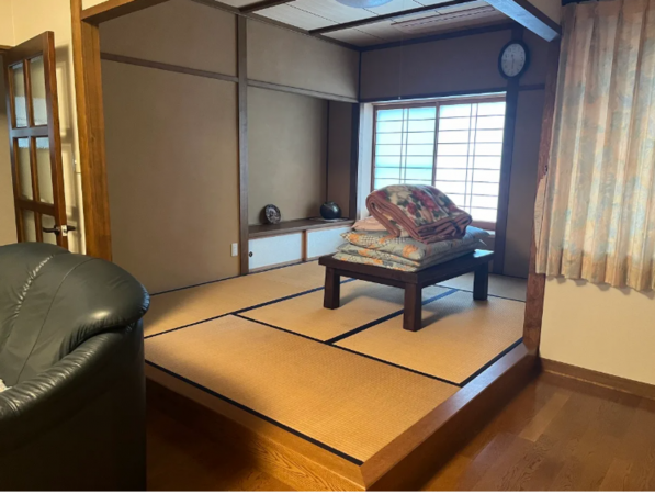 安曇野市穂高、中古一戸建ての居間画像です