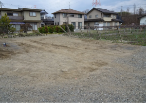 塩尻市大字洗馬、土地の前面道路を含む現地写真画像です