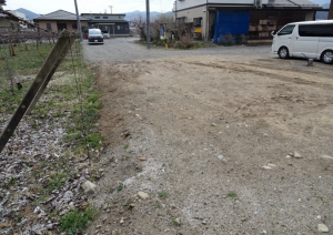 塩尻市大字洗馬、土地の前面道路を含む現地写真画像です