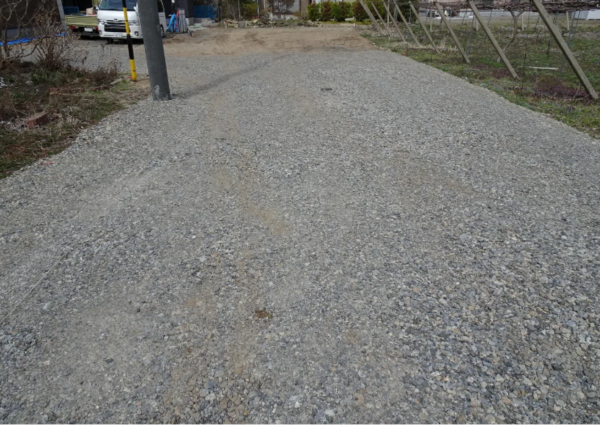 塩尻市大字洗馬、土地の前面道路を含む現地写真画像です