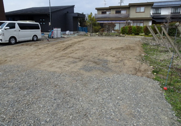 塩尻市大字洗馬、土地の前面道路を含む現地写真画像です