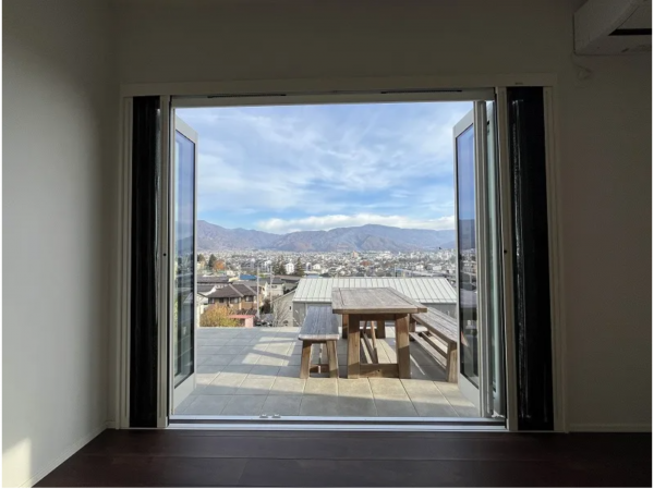 松本市蟻ケ崎、中古一戸建ての居間画像です