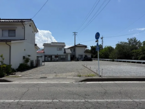 松本市井川城、土地の前面道路を含む現地写真画像です