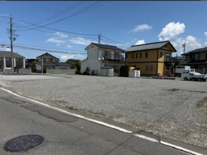 松本市井川城、土地の前面道路を含む現地写真画像です