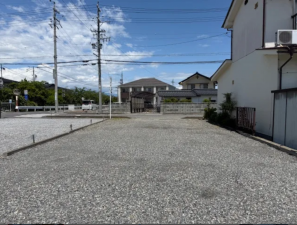 松本市井川城、土地の前面道路を含む現地写真画像です