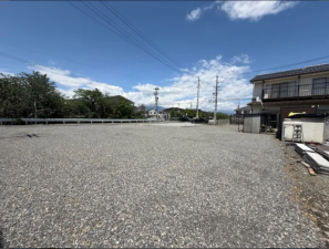 松本市井川城、土地の前面道路を含む現地写真画像です
