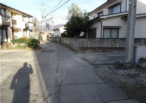 塩尻市大門、土地の前面道路を含む現地写真画像です