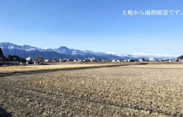 安曇野市豊科、土地の前面道路を含む現地写真画像です