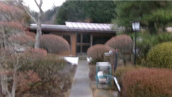 塩尻市大字贄川、中古一戸建ての前面道路を含む現地写真画像です