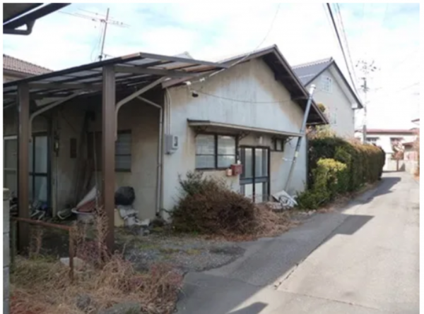 松本市波田、土地の前面道路を含む現地写真画像です