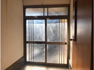 塩尻市大字堀ノ内、中古一戸建ての玄関画像です