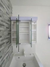 松本市横田、中古一戸建ての洗面画像です