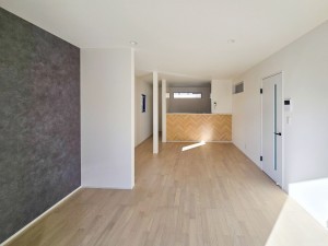 松本市横田、中古一戸建ての居間画像です