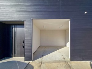 松本市横田、中古一戸建ての駐車場画像です