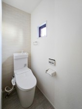 松本市横田、中古一戸建てのトイレ画像です