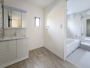 松本市横田、中古一戸建ての洗面画像です